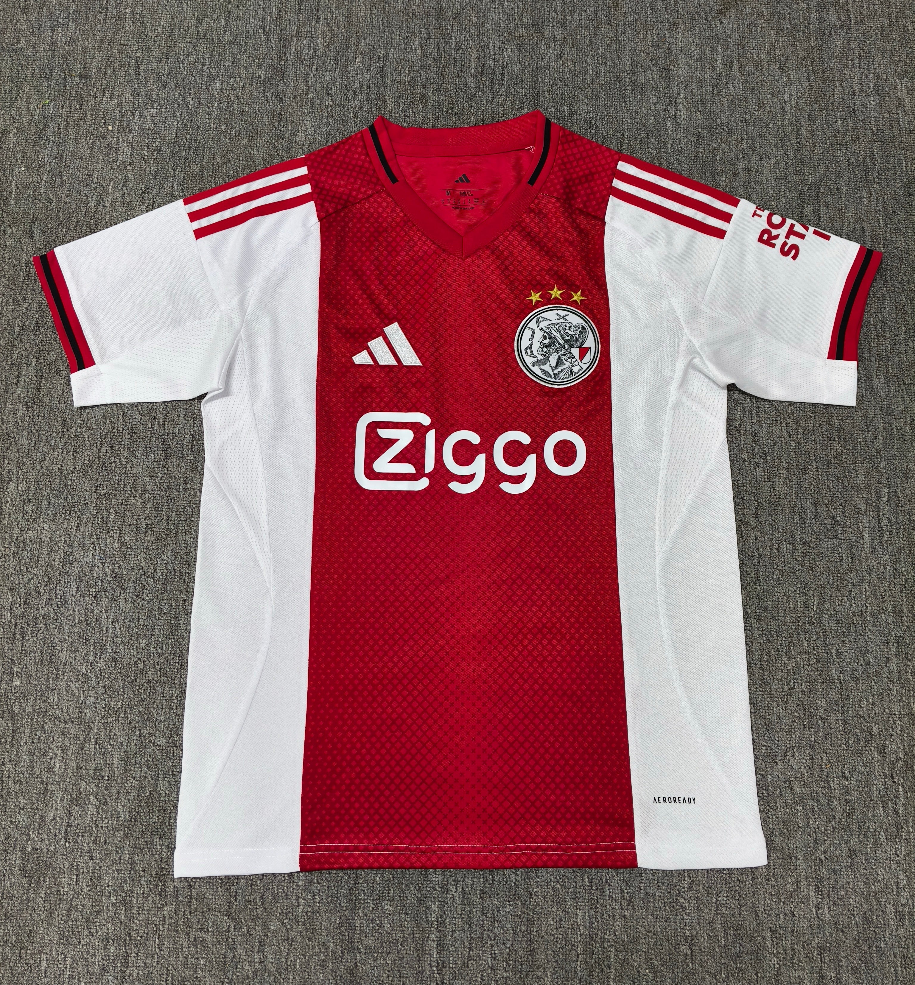 25-26 Ajax Domicile