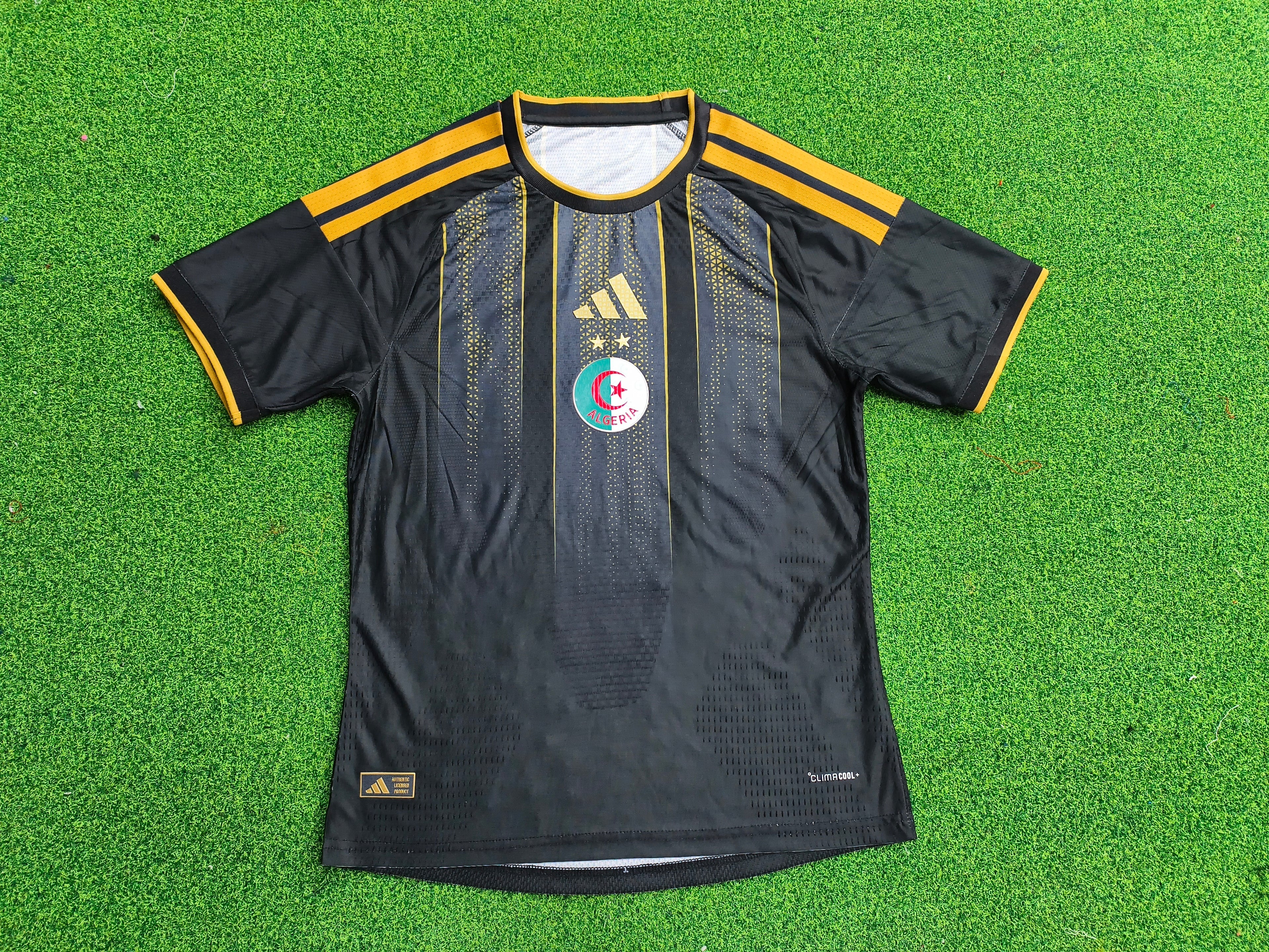 Algérie Maillot Noir et Doré 25-26